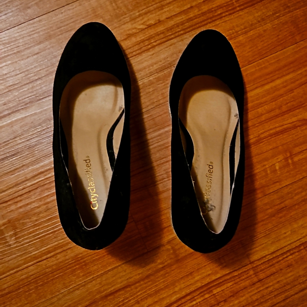 City classified wedges black